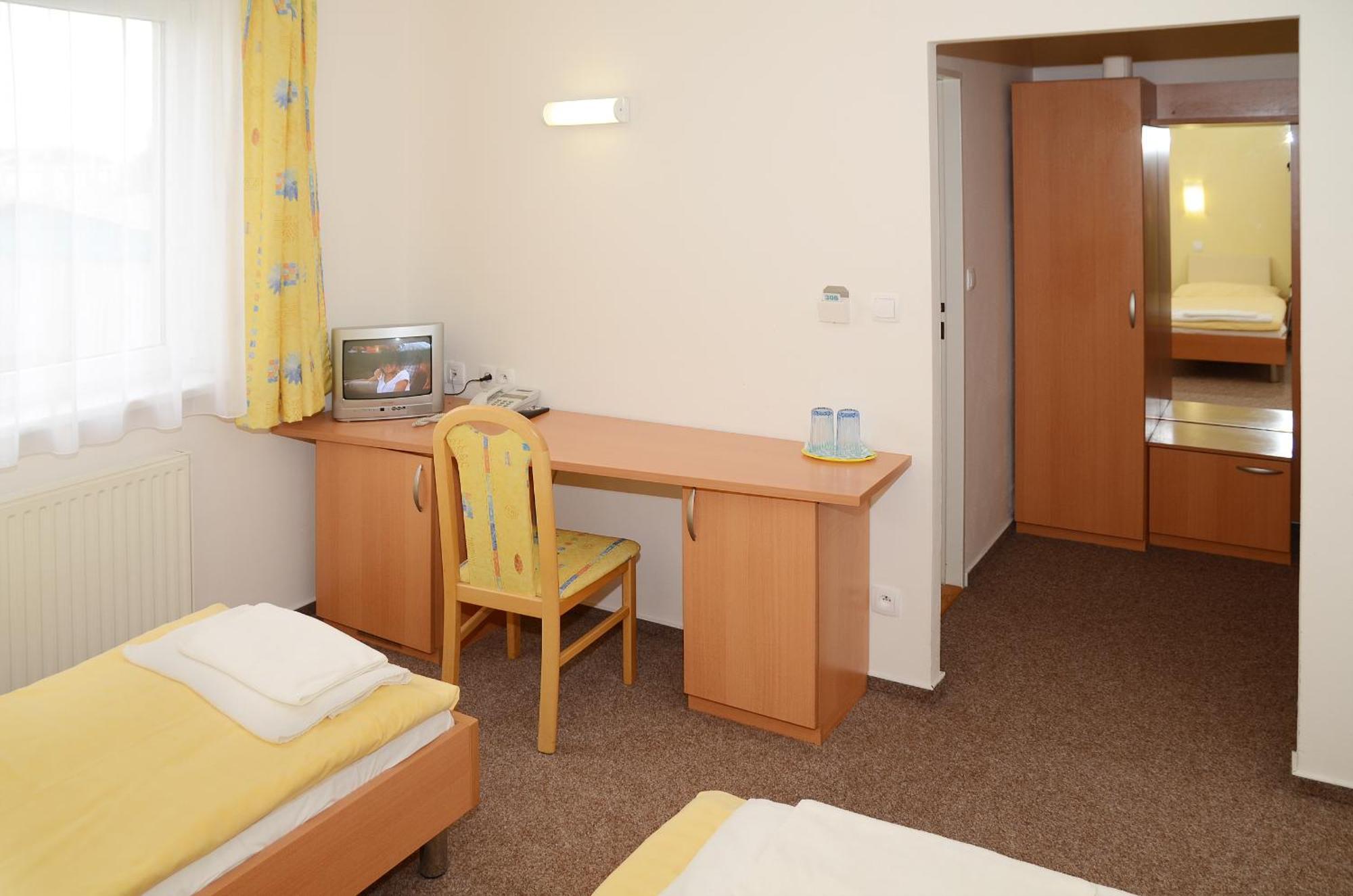 Hotel Imos Prague Exterior photo