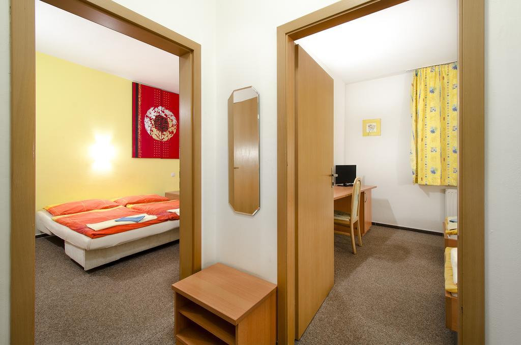 Hotel Imos Prague Exterior photo